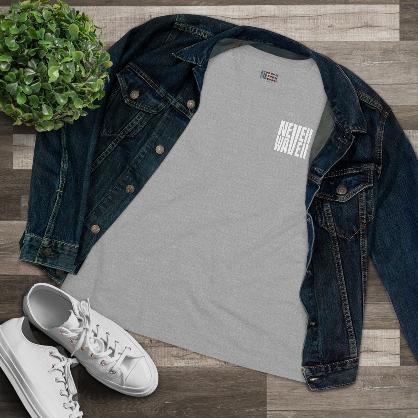 Never Waver” Jesus bold, eye-catching design that reflects a steadfast faith and confidence in Christ. Women's Cotton Tee