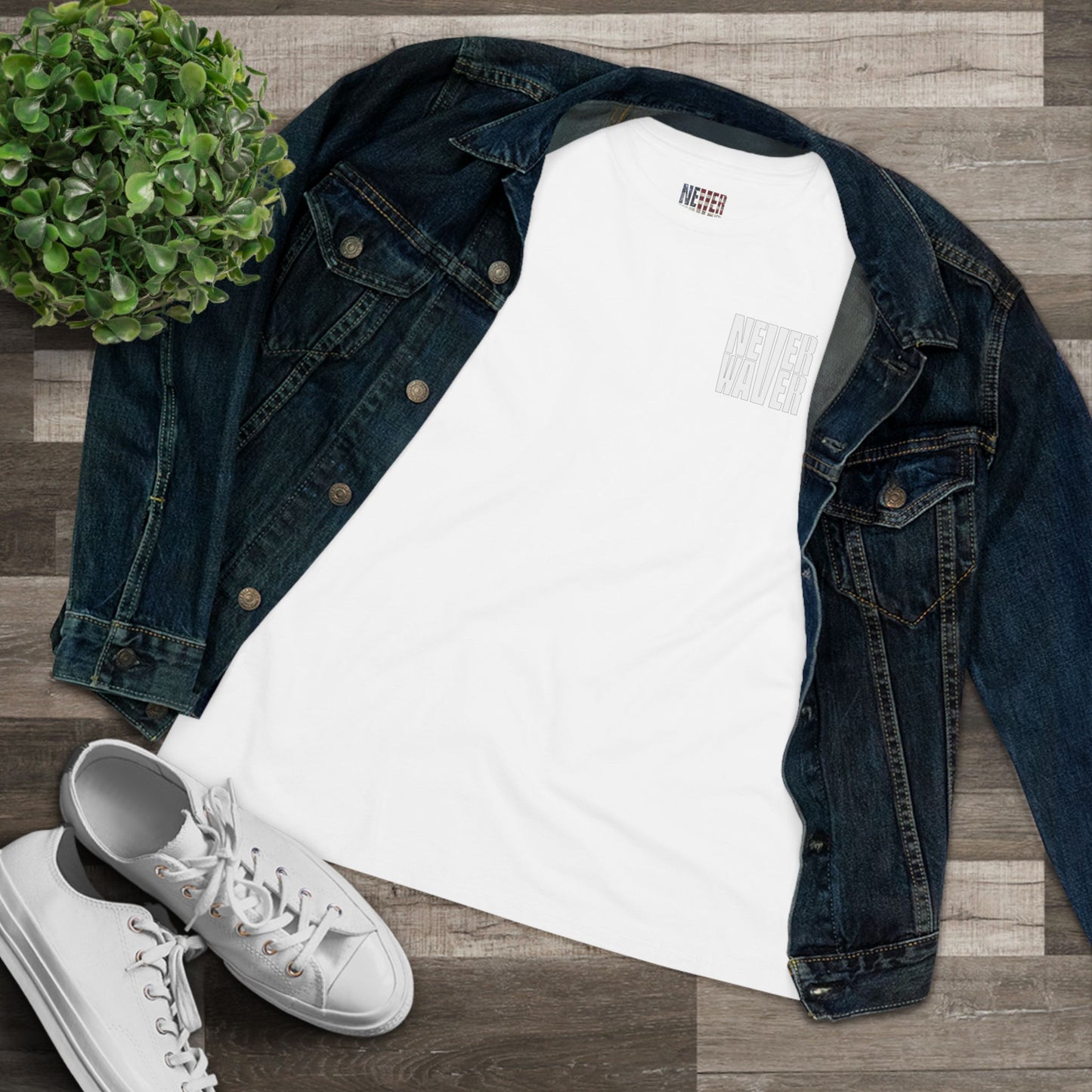Never Waver” Jesus bold, eye-catching design that reflects a steadfast faith and confidence in Christ. Women's Cotton Tee