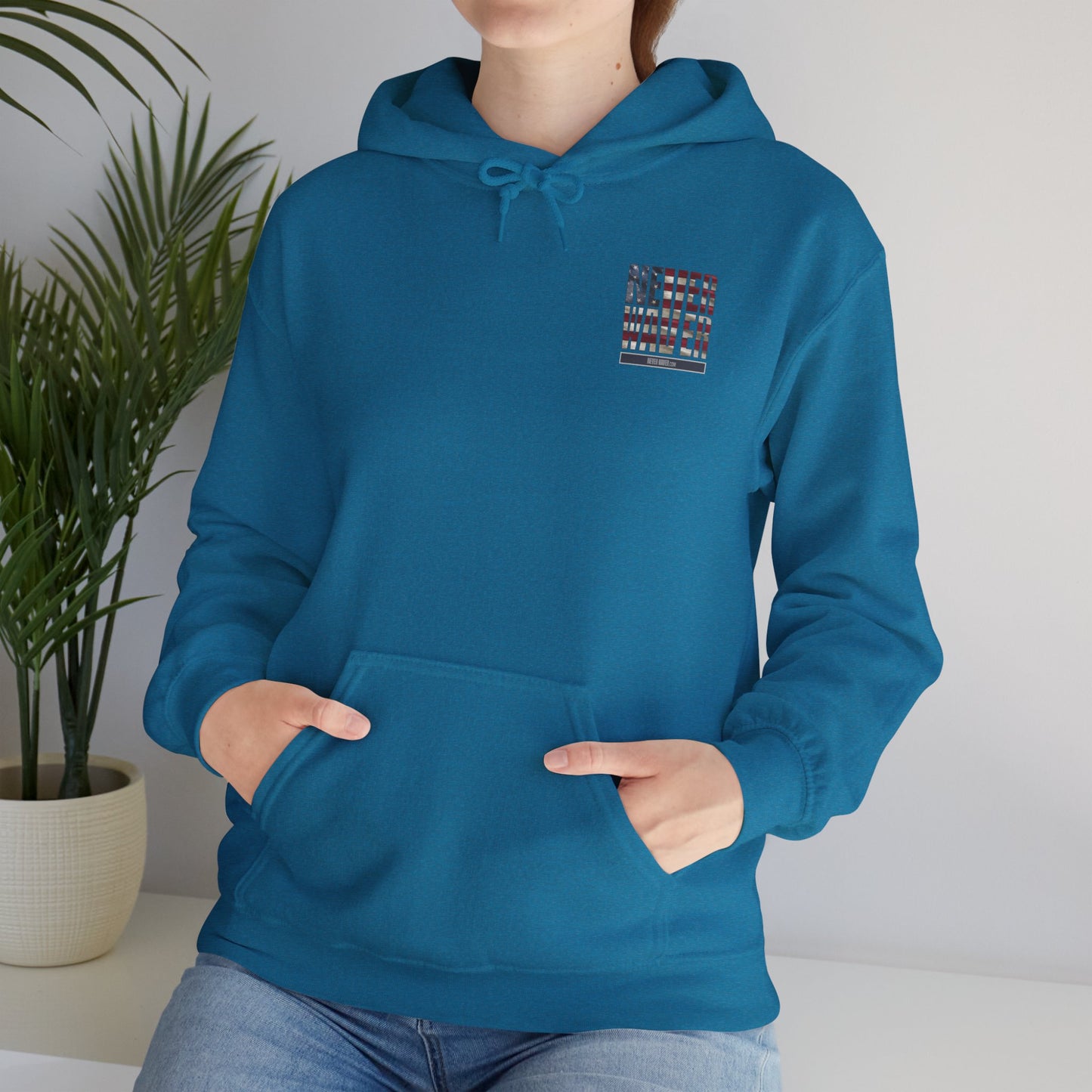 Unisex Heavy Blend™ Hooded Sweatshirt - 'Never Waver' USA Flag Design