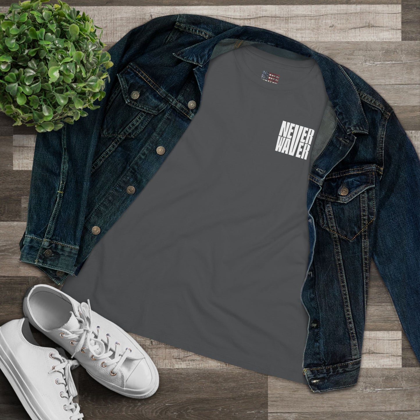 Never Waver” Jesus bold, eye-catching design that reflects a steadfast faith and confidence in Christ. Women's Cotton Tee